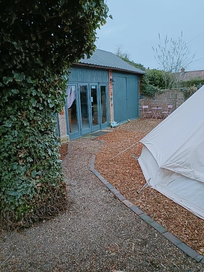 The White Dove Bed And Breakfast And Glamping With Hot Tubs Newark upon Trent Exterior foto