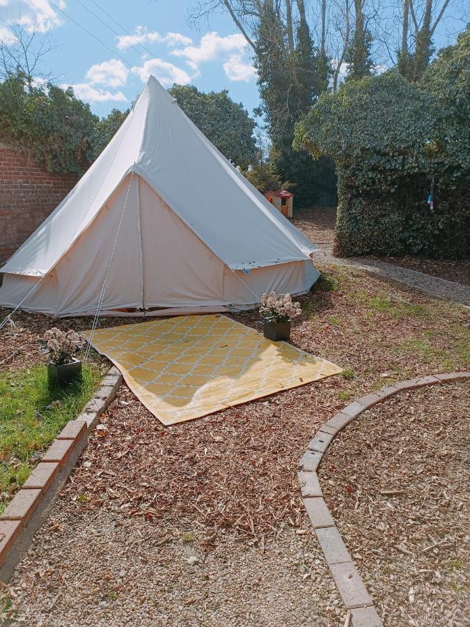 The White Dove Bed And Breakfast And Glamping With Hot Tubs Newark upon Trent Exterior foto