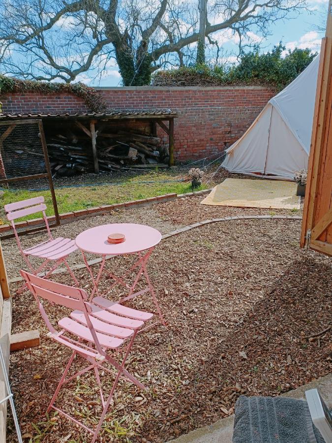 The White Dove Bed And Breakfast And Glamping With Hot Tubs Newark upon Trent Exterior foto